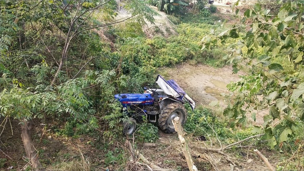 Tractor overturned uncontrollably, driver died