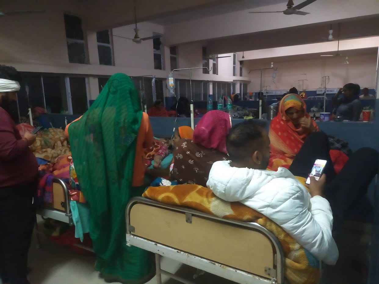 In the women's ward of the Civil Hospital, two to three people are spending the night on the same bed.