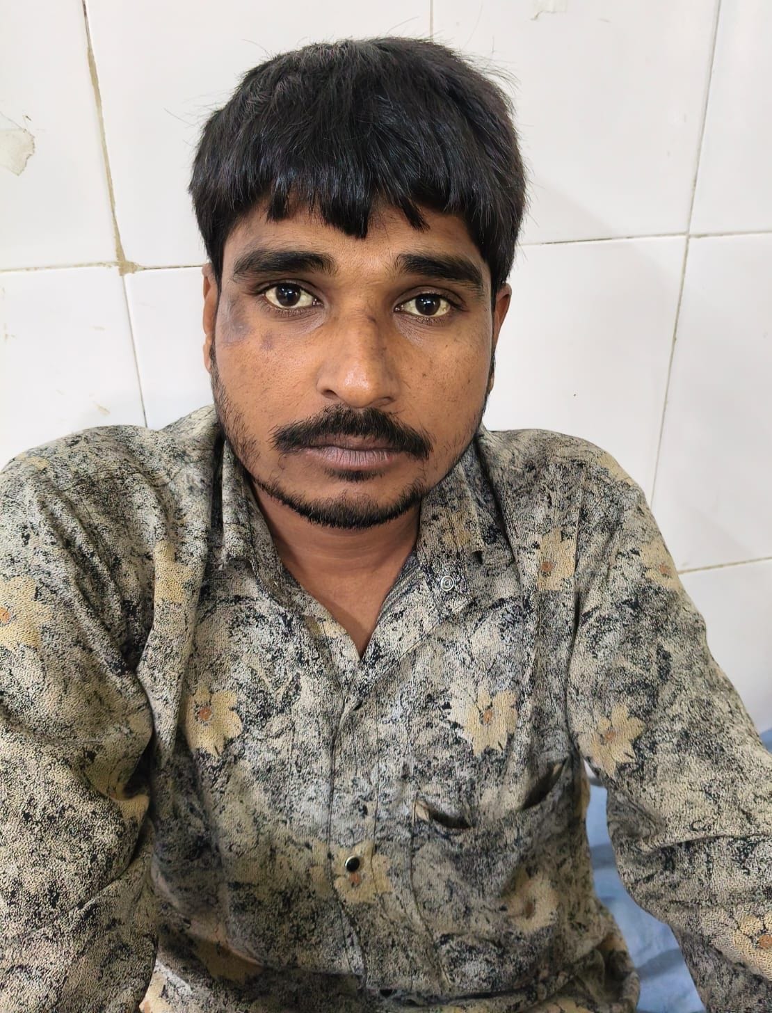 Two accused, including one carrying a reward of 25,000 rupees, were injured by police bullets in an encounter.