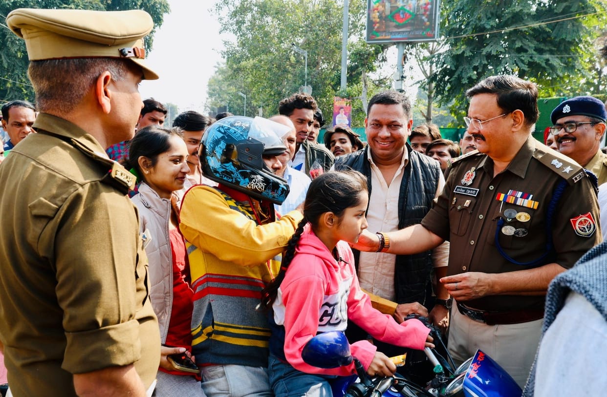 Roses were given to those wearing helmets.