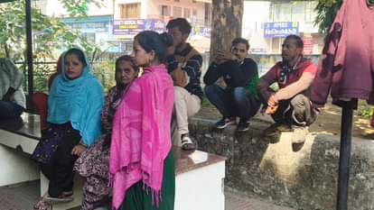 A young woman lost her life when her scarf got stuck in the gears of a plate cutting machine and was pulled into the machine.