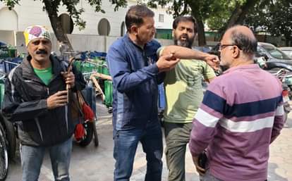 Drums were beaten but there was no solution... scuffle between police and common people at the corporation office.