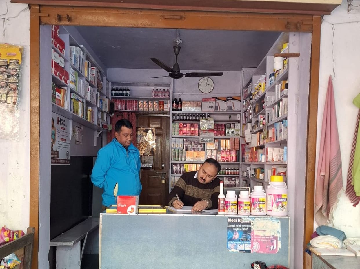 Raids on medical stores in Jhulaghat, three samples of medicines taken
