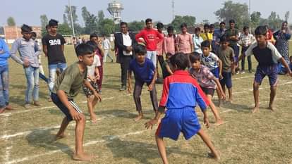 Aryan and Anshi won the 100m race in the senior category.