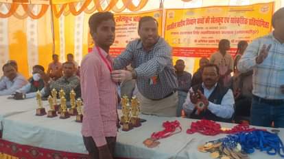 Kundaria got first place in Kho-Kho and Khajuri got first place in Kabaddi.