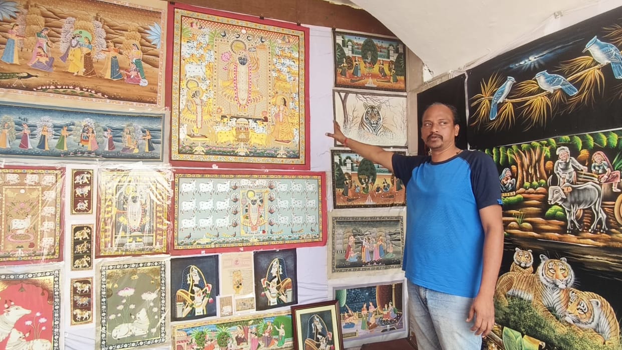 Tenth pass painter Arvind's paintings are adding unique colors to the collection.