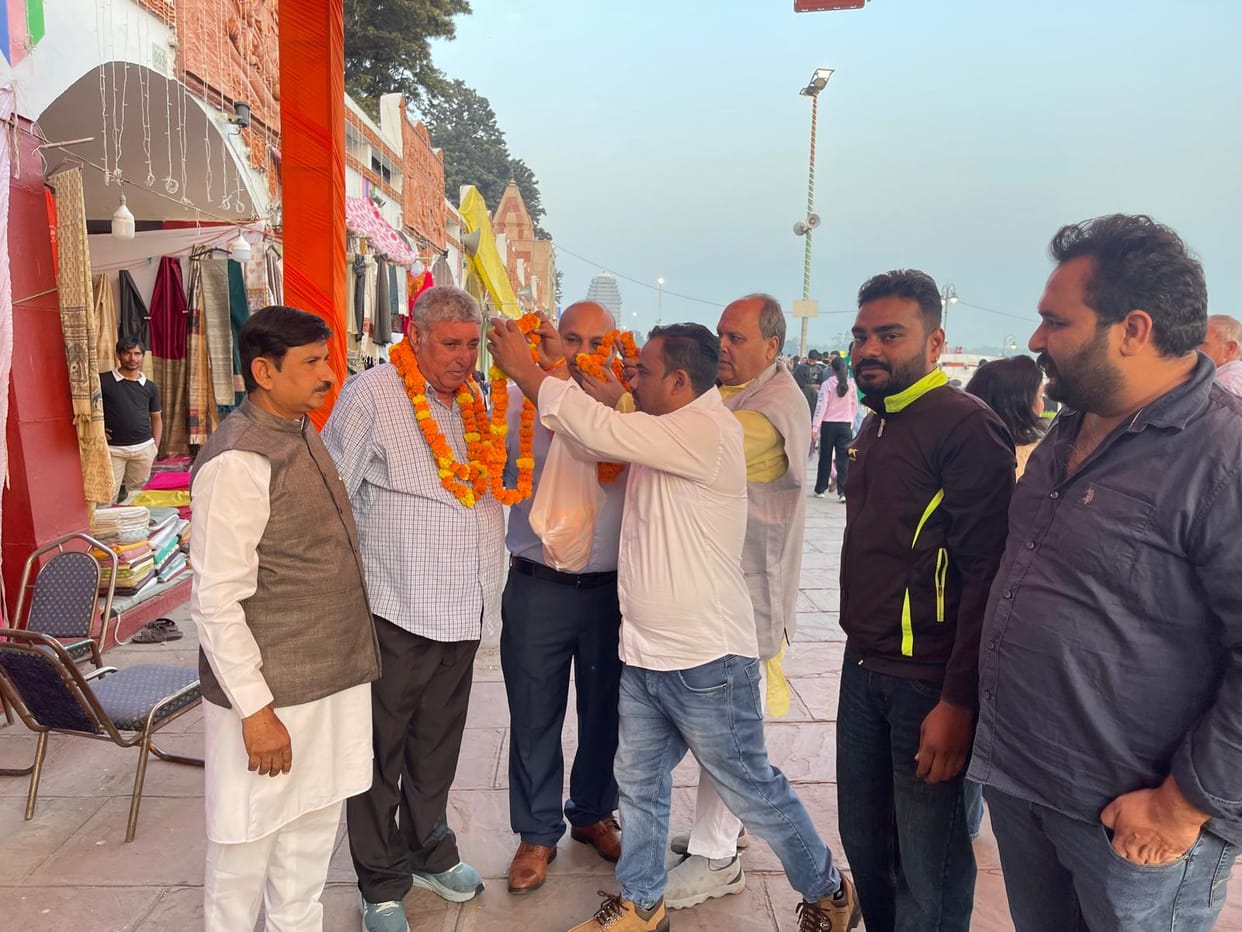 NRIs from America and Australia were welcomed on their arrival at the Geeta Mahotsav.