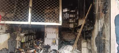 Mobile shop caught fire due to short circuit