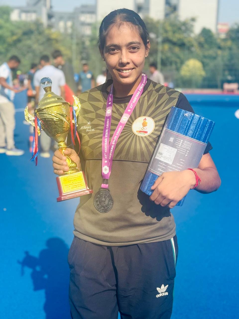Neha of Ahar village hoisted the flag in handball