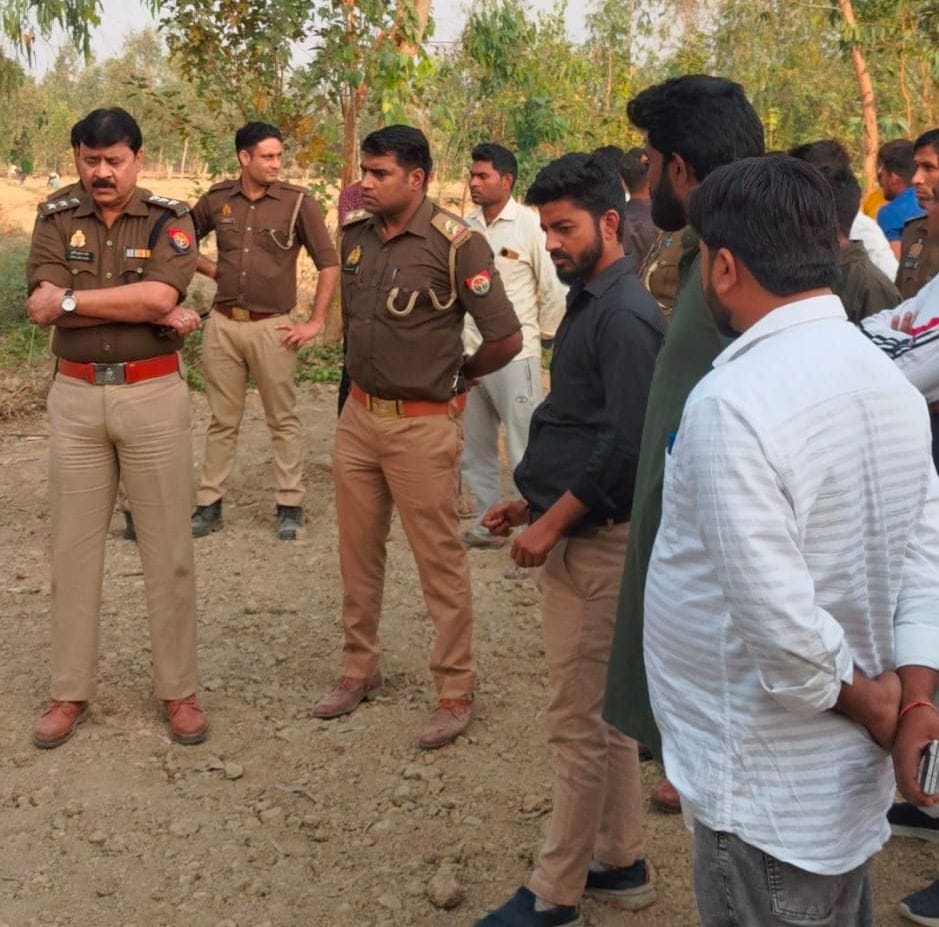 Massive cow slaughter in Faizganj Behta, smugglers took away the meat, villagers were enraged after seeing the remains.