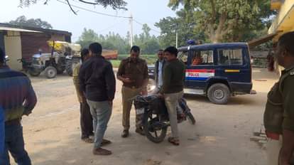 The miscreants looted jewellery worth Rs 6 lakh from a bullion trader.