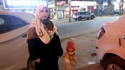 Husband gave triple talaq, beat her and threw her out of the house, then got married.