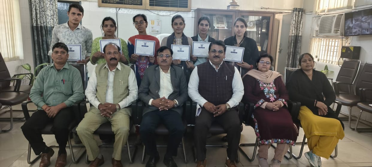 Navita and Simran first in Geography Quiz