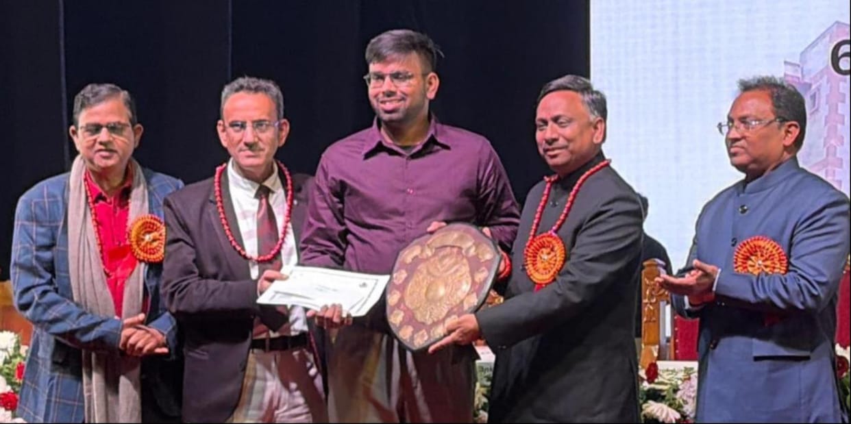 Dr. Kushagra received the Best Student Award