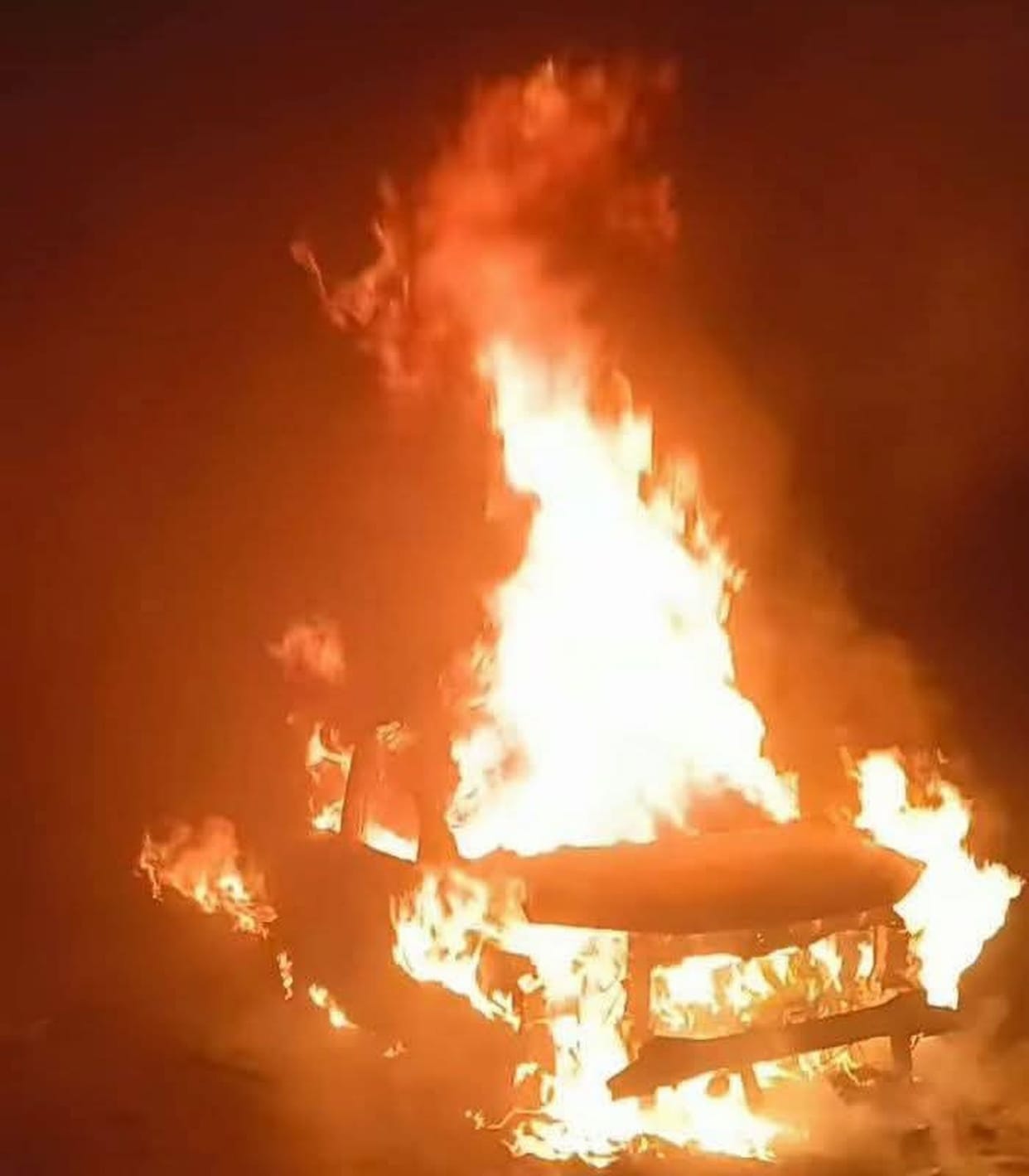 A massive fire broke out in Jakhral of Saluni, three vehicles including a shop and a car were reduced to ashes.