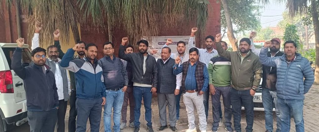 Junior Engineer suspended in case of death of contract worker, anger in JE cadre