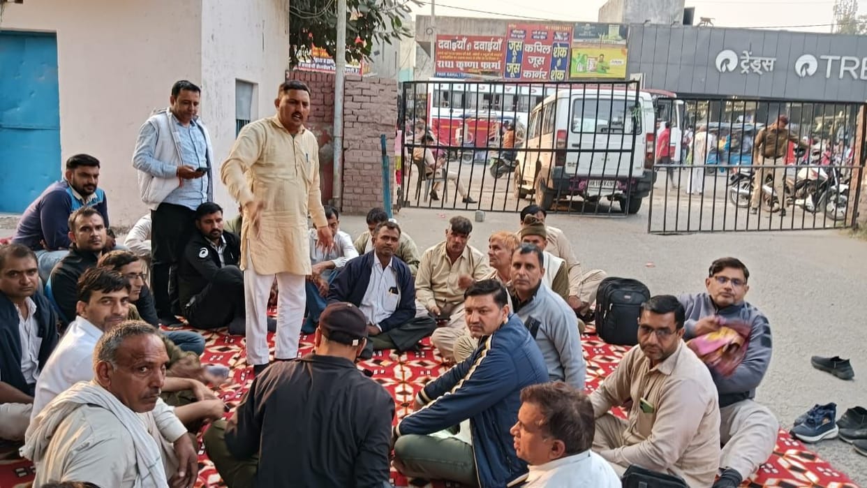 Buses were blocked for seven and a half hours in protest against the assault on the conductor