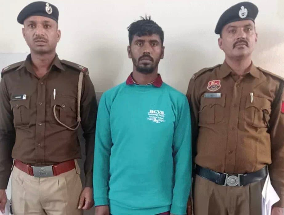 Police arrested the accused of bank robbery that took place 10 years ago in Barahi.