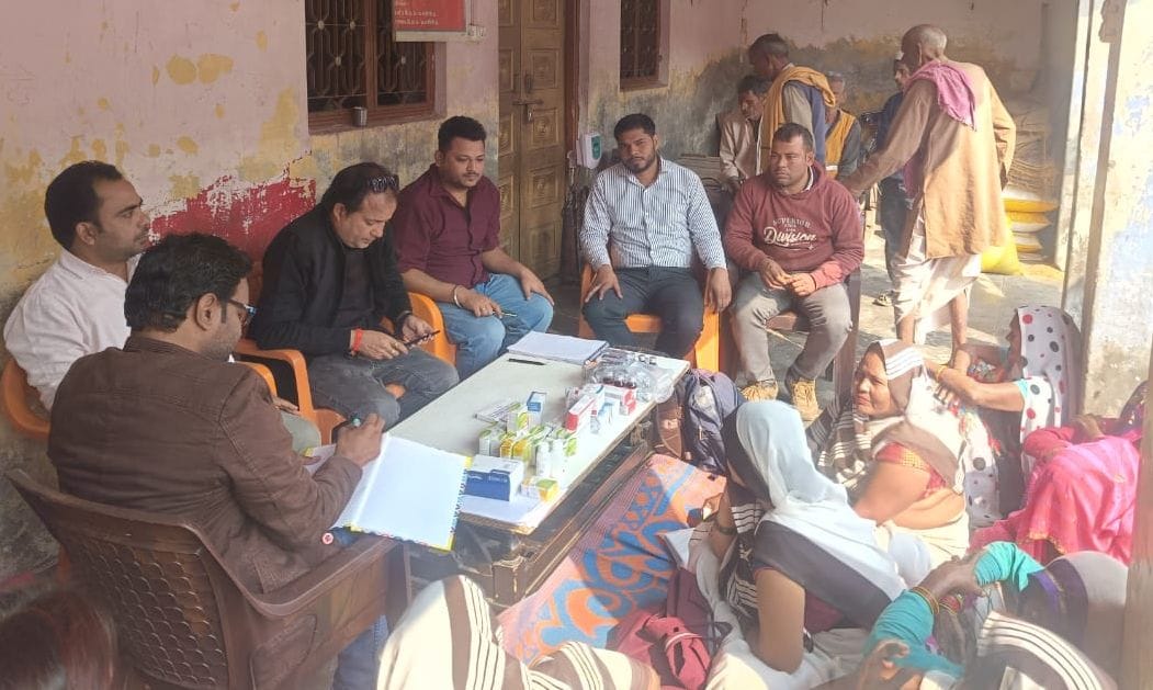 Ayushman cards of 15 senior citizens were made in the health camp.