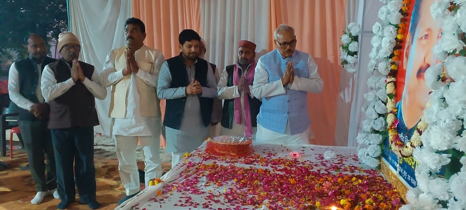 On the second day also, public representatives of all parties paid tribute to the MLA.