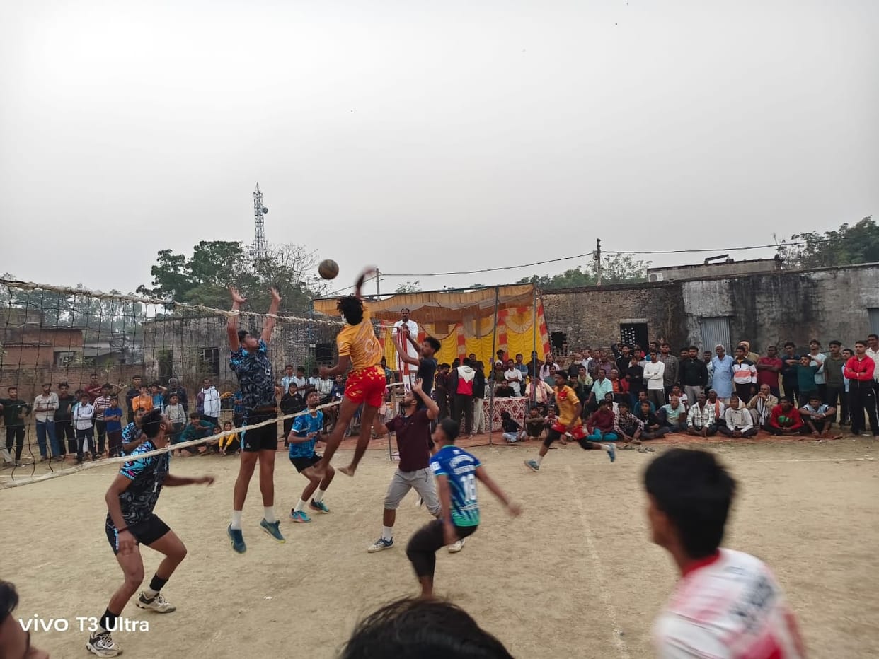 In the volleyball match, Ghanti Bazaar defeated Deoria and captured the trophy.
