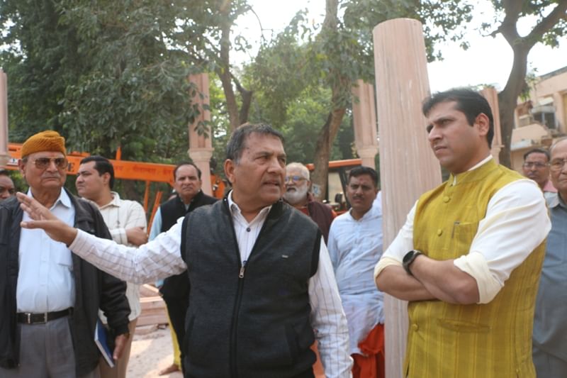 जांच के बाद ठेकेदार पर FIR