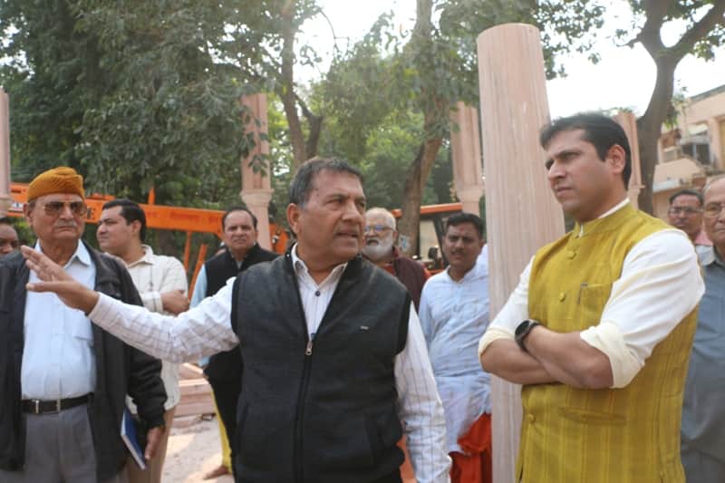 जांच के बाद ठेकेदार पर FIR