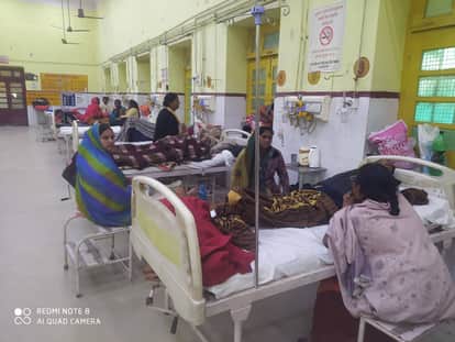 Patients spend the cold night bringing blankets from home