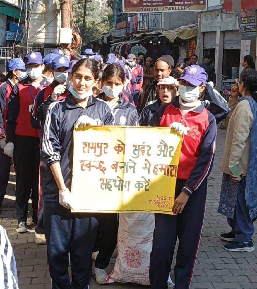 The girl students took out a rally and created awareness on cleanliness.