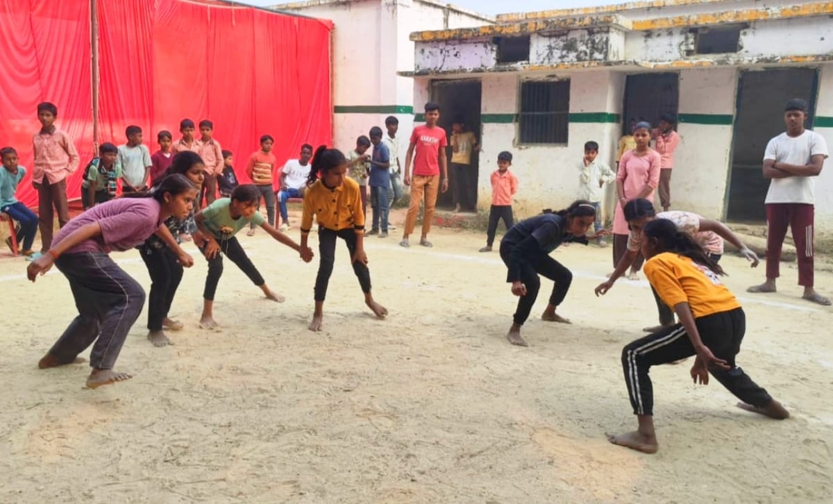 Basic Children's Sports: Satyam and Shalini top the 50 meter race