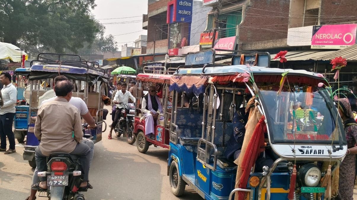 The situation worsened due to encroachment and arbitrariness of e-rickshaw drivers.