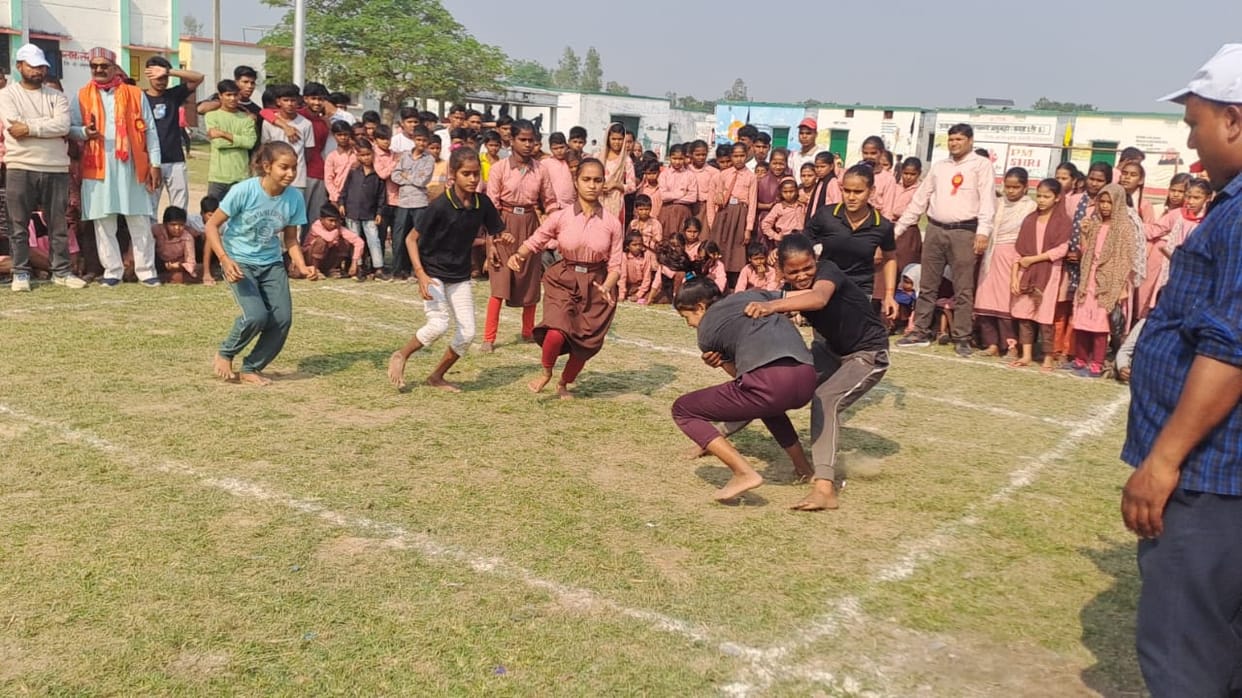Mansi won the 600 meter race.