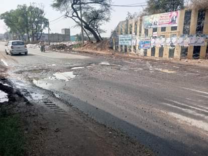 People are facing problems in commuting due to potholes on the road.