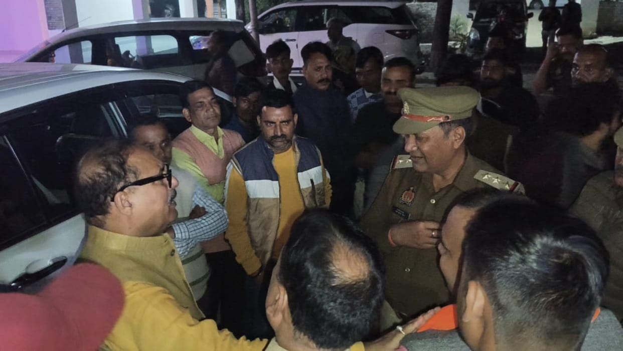 Angry with the police, the MLA protested at the police station, the inspector and constable were put on the line