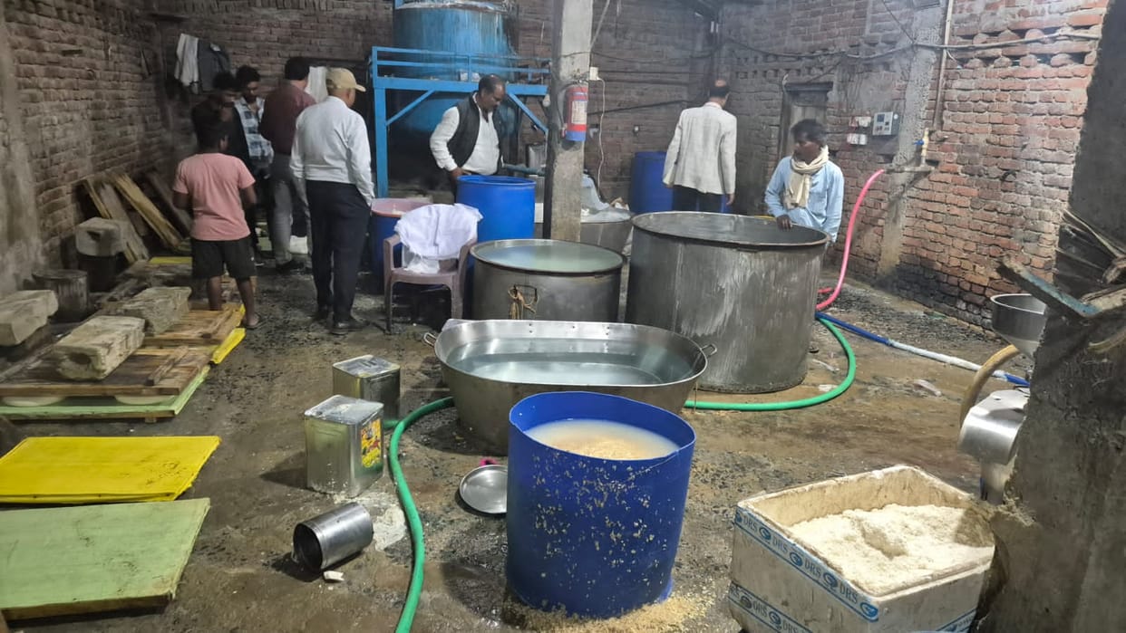 Siddharthnagar News : Consignment of adulterated paneer was reaching shops at half price