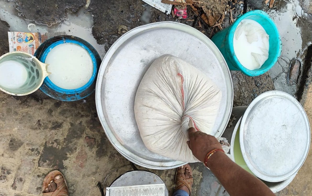 The game of adulteration...Businessmen are preparing cheese by mixing flour and arrowroot