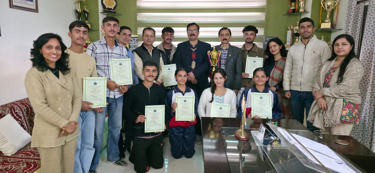 The winning team of Yuva Mahotsav Group-3 was welcomed with drums at Nahan College.