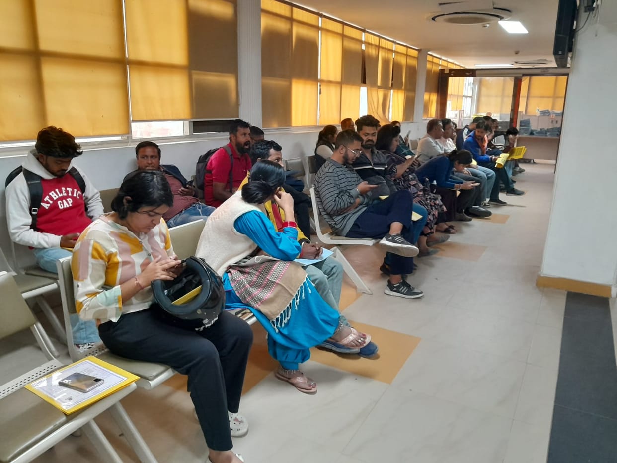 Server down for 10 days, hundreds of people returned from Saral Kendra without any work