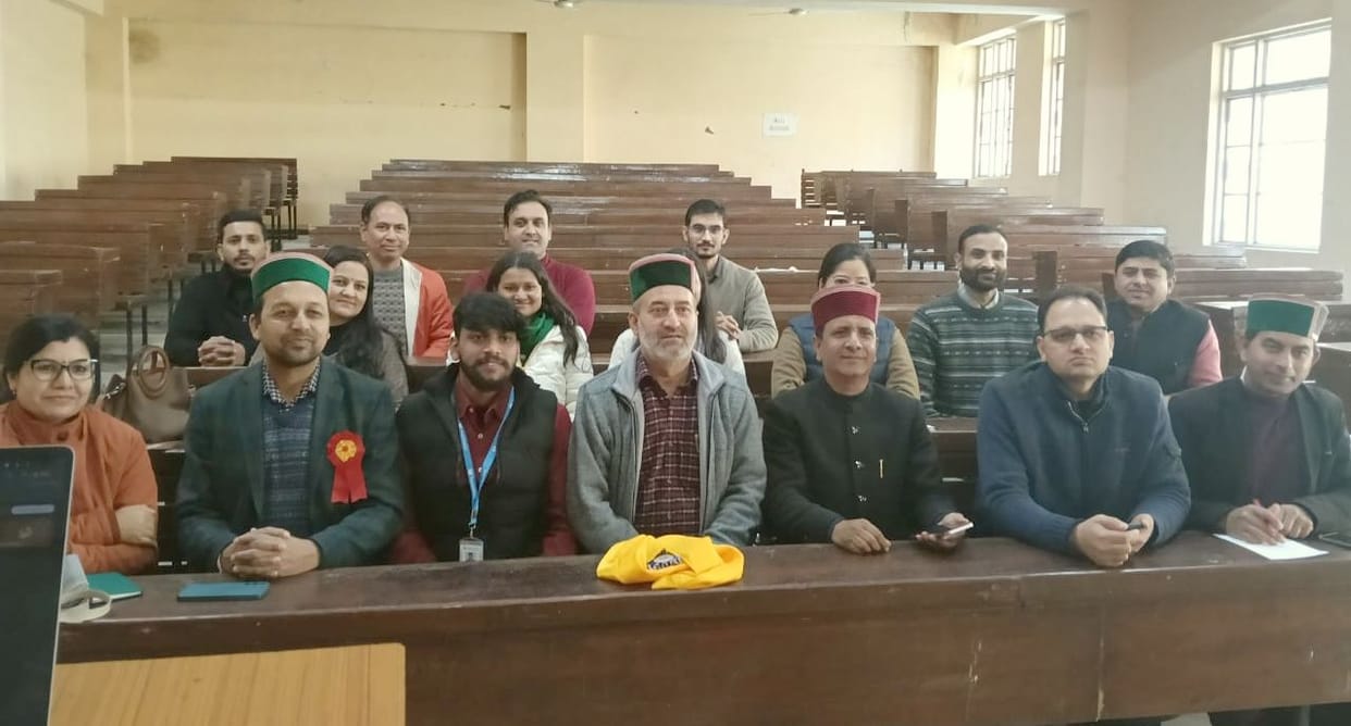Training given to teachers in Rampur College to make the classroom smart classroom