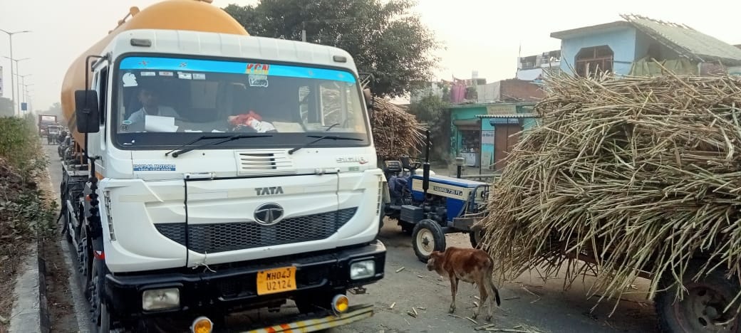 Jam on Lucknow-Paliya Highway