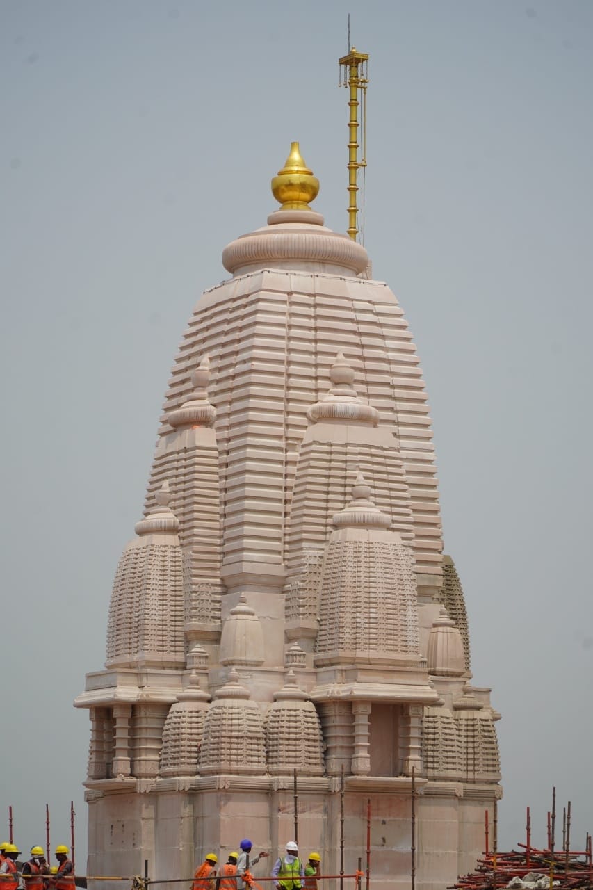 Flag hoisting ceremony: Dharmadhwaj will be hoisted in four minutes amidst the chanting of Vedic mantras.