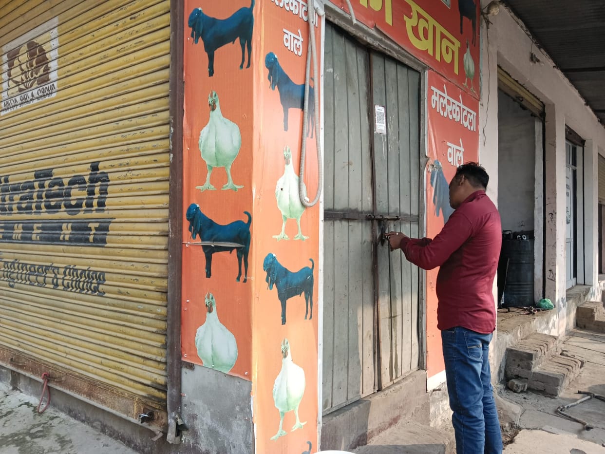Municipal employees sealed the meat shop which was open without permission