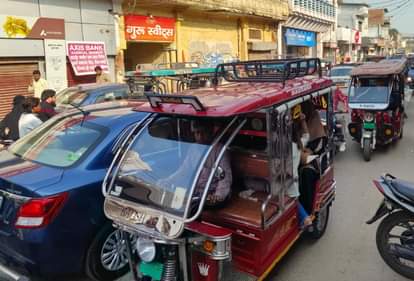 The city is struggling with traffic jams everywhere, even school children are not reaching home on time.