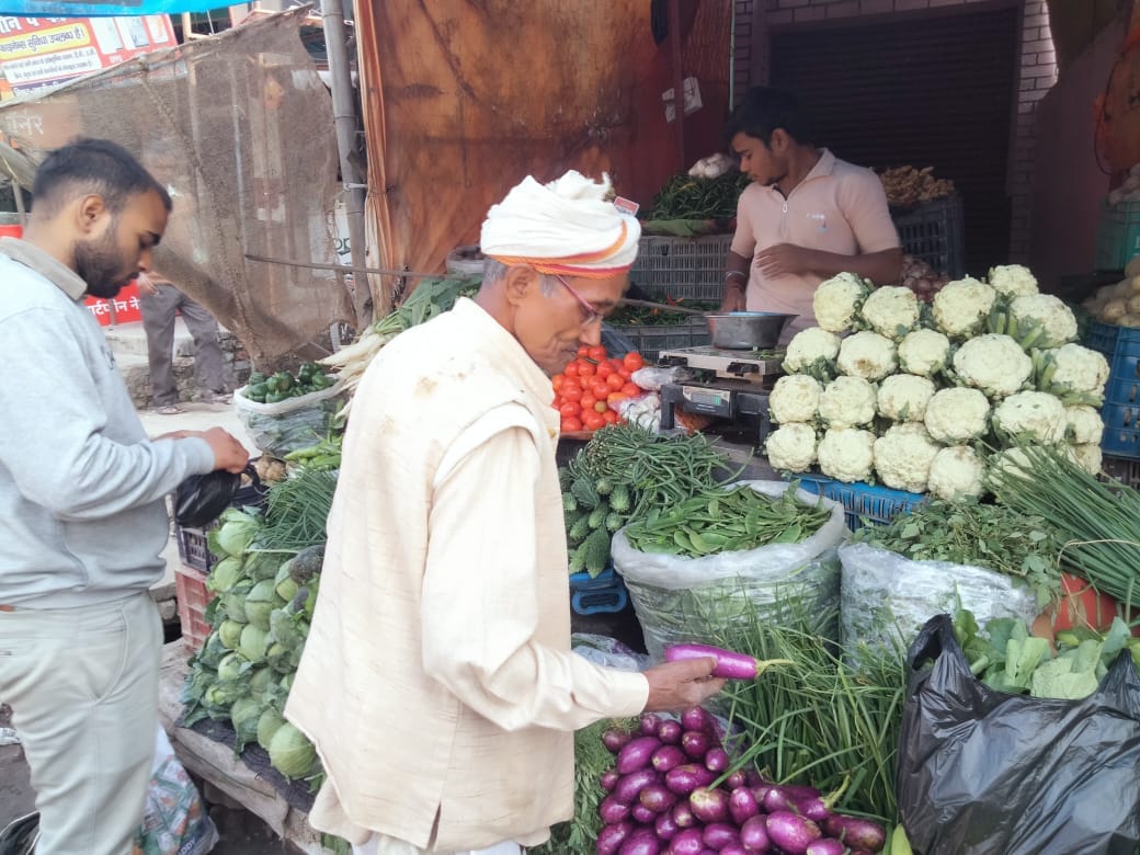 Vegetable prices rise during wedding season