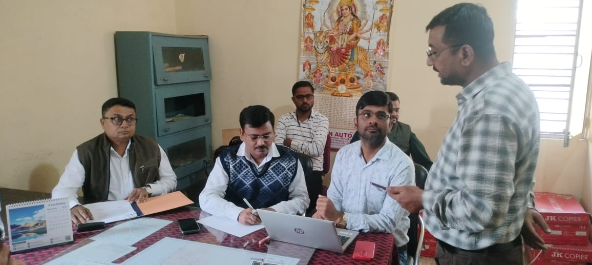 Income Tax team investigates Sahajanwan registry office, scrutinizes documents with wrong PAN