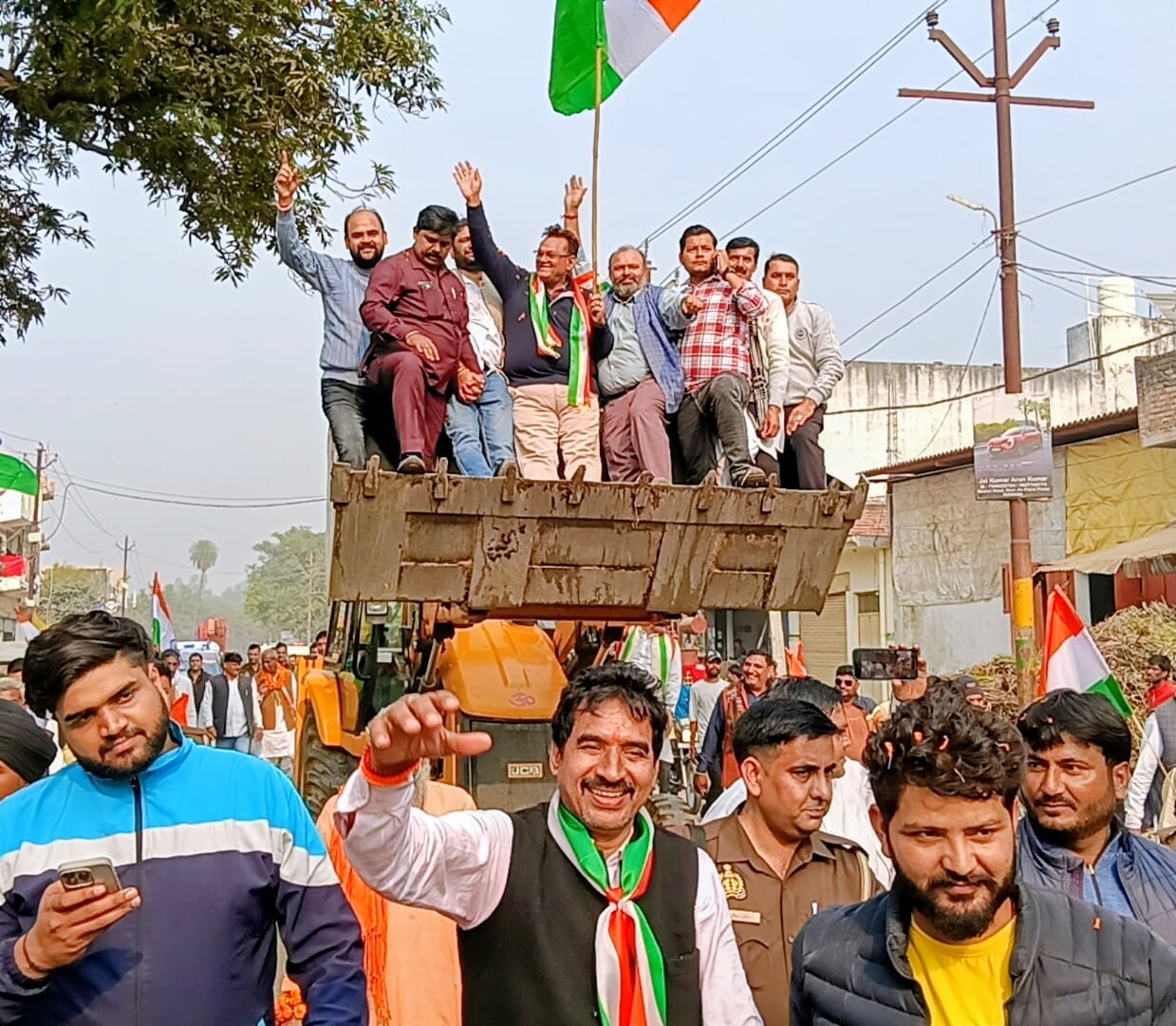 BJP workers took out Tiranga Yatra, welcomed at many places