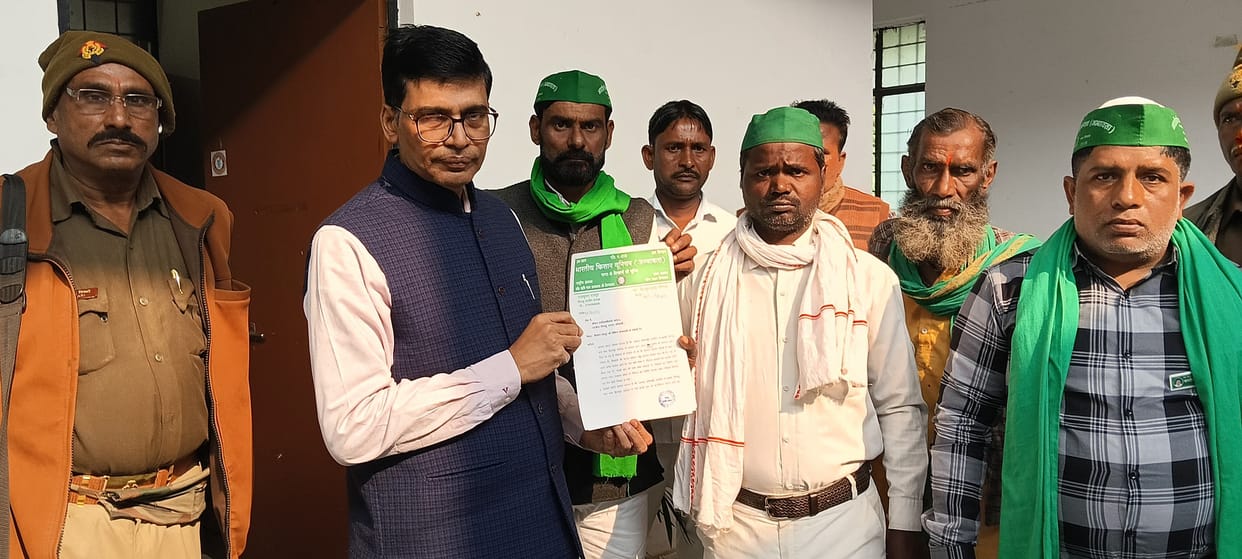 Bhakiyu Ambawata submitted a memorandum to the Tehsildar regarding eight-point demands.