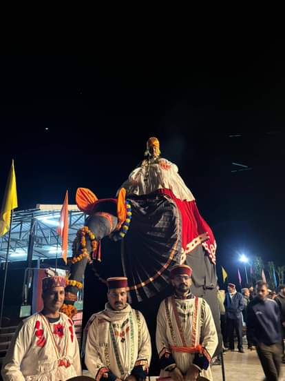 Wooden elephant danced in Doha temple, Syana threw Bhirudi