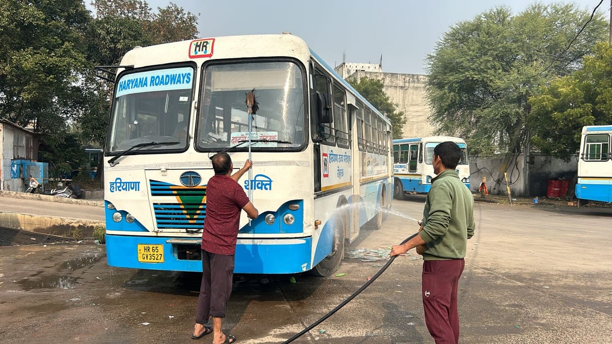 Buses are covered in dust, and the washing machine is also out of order.