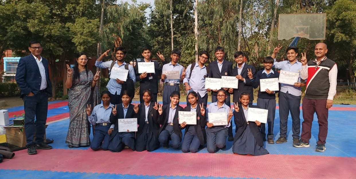 Students of Bhiwani Road Model School won prizes in the science exhibition.